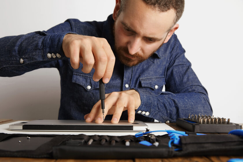 Choosing the Best Phone and Laptop Repair Service Near You